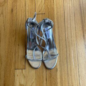 Steve Madden Grande Sandal / Silver metallic / Women: Size: 8.5